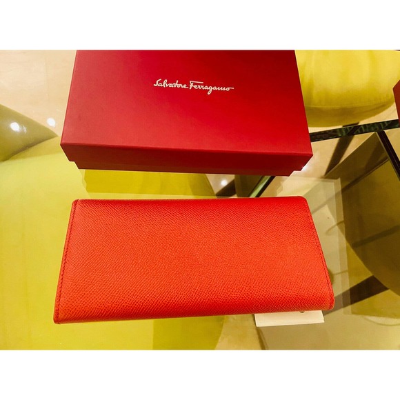 Salvatore Ferragamo Gancini continental wallet RED Gold Leather Clutch Large - Picture 6 of 11